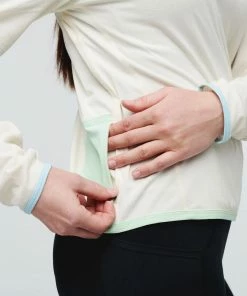 Cotopaxi Women's Sombra Sun Hoodie 12 Cotopaxi Women's Sombra Sun Hoodie