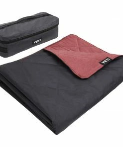 Yeti Camp & Hike Lowlands Blanket