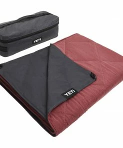 Yeti Camp & Hike Lowlands Blanket
