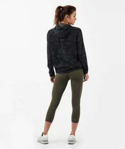 Vuori Women's Outdoor Trainer Shell