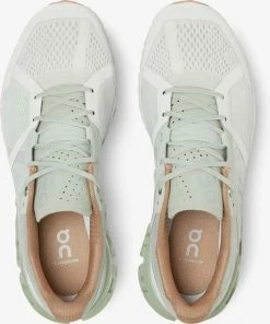 On Running Women's Cloudflow 43 On Running Women's Cloudflow